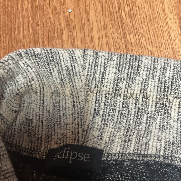 Eclipse. Size small. White with black thread. - Picture 4 of 4